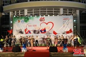 'Đêm nhạc hội “Vang mãi thanh xuân” tại Trường Đại học Tây Bắc
