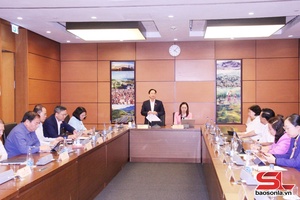 Đoàn đại biểu Quốc hội tỉnh Sơn La thảo luận tại Tổ
