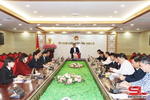 Đồng chí Phó Chủ tịch UBND tỉnh Sơn La làm việc với sở, ngành rà soát các nội dung liên quan đến cuộc làm việc với Bộ Dân tộc và Tôn giáo