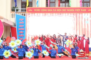 Sinh hoạt truyền thống chủ đề “Thầy cô trong trái tim em”