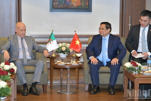 Thủ tướng Phạm Minh Chính tiếp một số quan chức Chính phủ, đảng phái Algeria