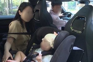 'Quy định ghế ngồi ô-tô cho trẻ em: Người dân vẫn bối rối, chuyên gia nói cần có nghiên cứu để quy định phù hợp