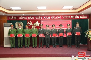 'Bế giảng lớp bồi dưỡng kiến thức dân tộc