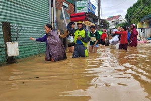 'Thời tiết ngày 22/11: Mưa lớn kéo dài ở Trung Bộ và Tây Nguyên, miền bắc duy trì nắng hanh