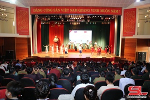 'Đoàn công tác Đại sứ quán nước CHDCND Lào gặp mặt lưu học sinh Lào tại Trường Cao đẳng Sơn La