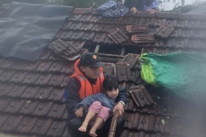 Tình người nơi "rốn lũ" miền Trung