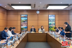 Đoàn đại biểu Quốc hội tỉnh Sơn La thảo luận tại Tổ