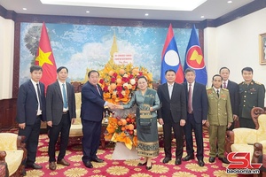 Lãnh đạo tỉnh Sơn La chúc mừng 50 năm Quốc khánh nước CHDCND Lào