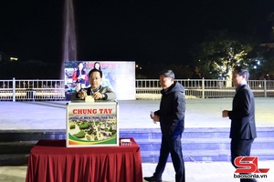 Phát động ủng hộ "Chung tay hướng về miền Trung thân yêu"