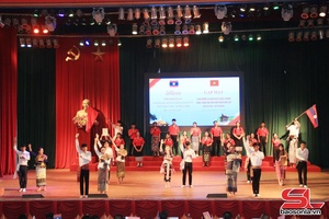 'Sôi nổi hoạt động chào mừng kỷ niệm 50 năm Quốc khánh nước CHDCND Lào