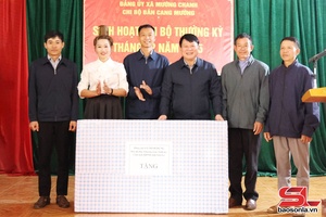 Đồng chí Phó Bí thư Thường trực Tỉnh ủy dự sinh hoạt Chi bộ bản Cang Mường