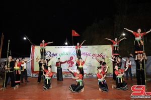 Đêm giao lưu văn nghệ tại xã Chiềng Lao