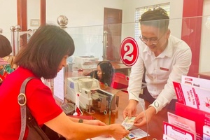 'Ổn định lãi suất trước áp lực huy động vốn gia tăng