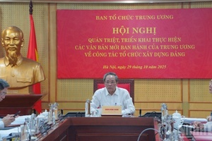 'Thực hiện chuẩn mực bắt buộc trong hoạt động công vụ