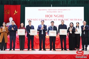 Tổ đại biểu số 12, HĐND tỉnh tiếp xúc cử tri các xã: Phù Yên, Mường Cơi, Mường Bang và Suối Tọ