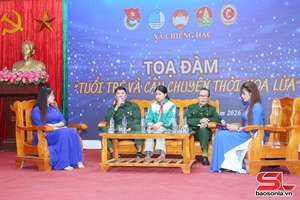 'Văn nghệ tuyên truyền ca khúc cách mạng và tọa đàm “Tuổi trẻ và câu chuyện thời hoa lửa”