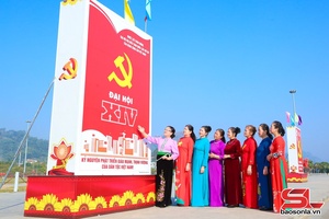 ' Sơn La rực rỡ cờ hoa, khẩu hiệu chào mừng Đại hội lần thứ XIV của Đảng