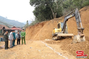 'Khởi công xây dựng nhà ở cho 13 gia đình có hoàn cảnh đặc biệt khó khăn