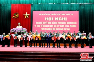 Công bố quyết định của Bộ trưởng Bộ Quốc phòng về việc tổ chức lại Ban CHQS xã, phường