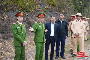 Đồng chí Chủ tịch UBND tỉnh trực tiếp chỉ đạo khắc phục vụ tan nạn đặc biệt nghiêm trọng trên Quốc lộ 6