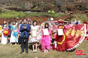 'Thi thời trang thực cảnh Mộc Châu - rực rỡ mùa hoa