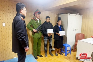 'Bắt giữ 2 đối tượng mua bán trái phép ma túy