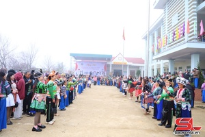 'Vui Ngày hội văn hóa dân tộc Mông Xím Vàng