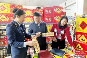 'Kiểm tra công tác quản lý nhà nước về ATTP tại xã Phù Yên