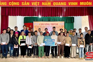 'Ban Tuyên giáo - Dân vận Tỉnh ủy Sơn La thăm, tặng quà Tết tại xã Pắc Ngà