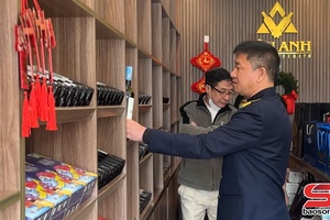 'Kiểm tra công tác chống buôn lậu, hàng giả tại xã Phù Yên