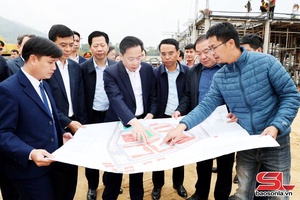 Thường trực Tỉnh ủy kiểm tra tiến độ các công trình, dự án trên địa bàn các xã Chiềng Khoong, Sông Mã