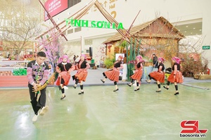 'Đặc sắc không gian văn hóa dân gian dân tộc Mông tỉnh Sơn La tại Hội chợ Mùa Xuân