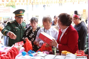 '"Tết Nhân ái" đến với đồng bào vùng khó