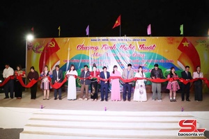 'Chương trình nghệ thuật mừng Đảng, mừng Xuân và khai mạc Chợ phiên Phiêng Cằm