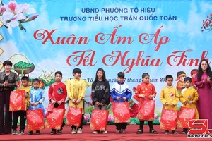 'Hoạt động trải nghiệm “Xuân ấm áp - Tết nghĩa tình”