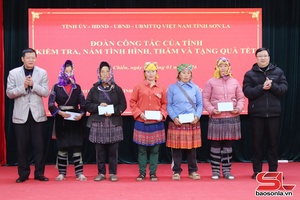 'Phát huy tinh thần đại đoàn kết chăm lo Tết cho người nghèo