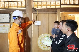 'Bản Pha Đin có điện trước thềm Xuân mới