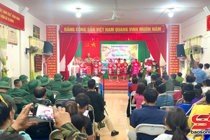 'Giao lưu văn nghệ “Tiếp bước cha anh – Viết tiếp bản hùng ca chiến thắng”