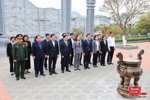 Phó Chủ tịch nước dâng hương Đền thờ Vua Lê Thái Tông và Đền thờ Bác Hồ