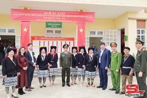 'Hân hoan ngày hội lớn ở xã Vân Hồ