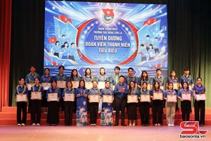 'Tuyên dương cán bộ đoàn, đoàn viên thanh niên tiêu biểu