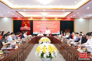 Thứ trưởng Bộ Y tế Đỗ Xuân Tuyên làm việc với tỉnh Sơn La