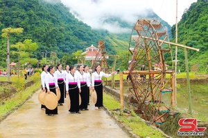 Kỳ 1 - Dựa núi, bám rừng đổi thay vận mệnh