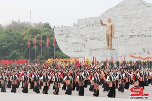 Kỳ 2 - Khẳng định vai trò, vị thế trong gia đình và xã hội