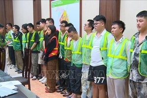 'Triệt phá nhóm tội phạm nước ngoài về Hà Nội lừa đảo, đánh bạc xuyên biên giới