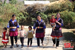 Mường Chiên gìn giữ bản sắc văn hóa qua trang phục dân tộc