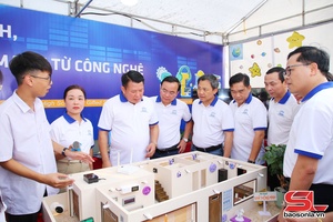 Ấn tượng không gian trưng bày, đọc sách tại Ngày hội sách và Khoa học công nghệ