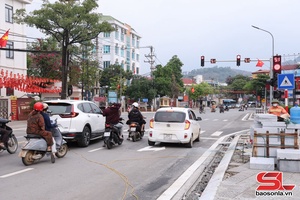 'Lắp đặt hệ thống an toàn giao thông tại nút giao đường Hoàng Quốc Việt - Trường Chinh