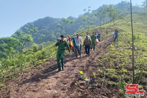 'Công an xã Tô Múa hỗ trợ bệnh nhân đi cấp cứu kịp thời