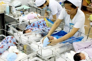 'Tăng tỷ suất sinh 2% mỗi năm, hướng tới mức sinh thay thế